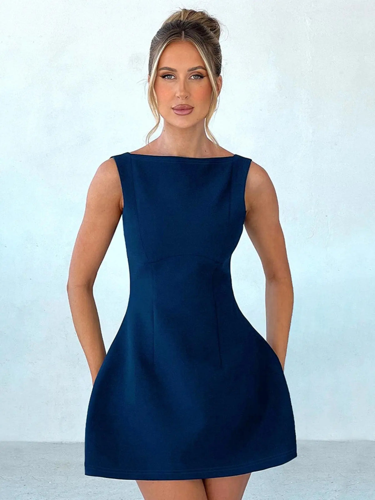 Women's Basic Solid Backless Boat Neck Tank A-line Dress, Street Fashion Casual Sleeveless Short Dress for Daily Outdoor Wear, Ladies Dress for Summer, Teacup Dress, Soul Dress, Womenswear, Beach Tank Dress, Beach Sundress